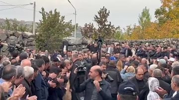 Захарова высмеяла Пашиняна из-за слов о КГБ и геноциде армян