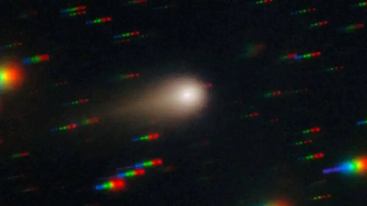 Солнечные вспышки объяснили ускорение межзвездной кометы