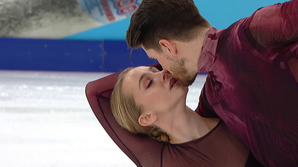 Степанова и Букин выиграли золото Гран-при в Красноярске