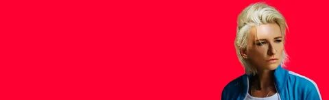 Диана Арбенина представила трек «Соловьи» и дала концерт в Барнауле