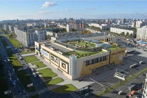 ТРК «Голливуд» открылся в Петербурге с давкой и пробками