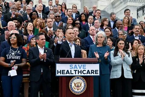 Республиканцы требуют отставки спикера Джонсона