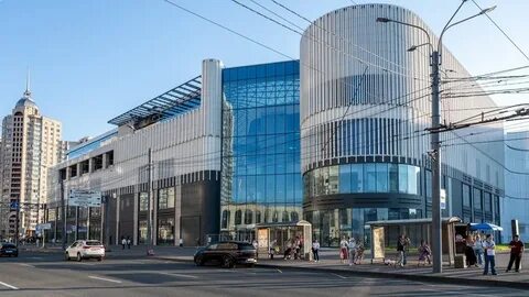 ТРК «Голливуд» открылся в Петербурге с давкой и пробками