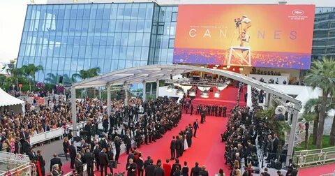 Москва украсилась арт-павильонами «Фабрика подарков»