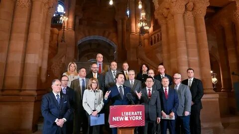 Республиканцы требуют отставки спикера Джонсона