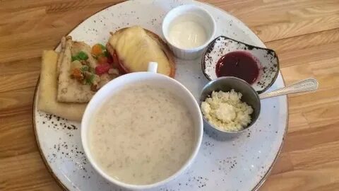 Самый вредный завтрак: манная каша с молоком