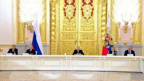 Путин поручил немедленно начать структурную перестройку экономики РФ