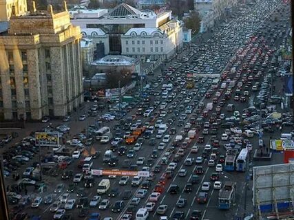Москва встала в 10-балльных пробках впервые за год