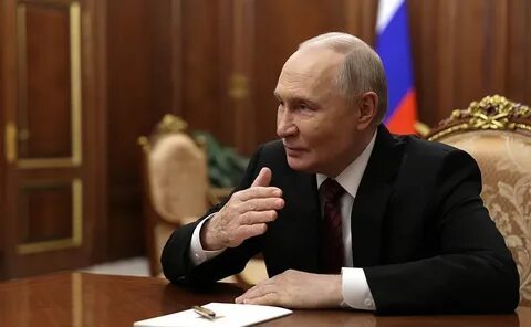 Зорькин доложил Путину о работе КС перед Днем Конституции