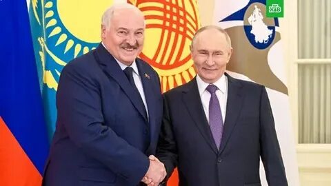 Лукашенко вручил Путину картину с Валаамом