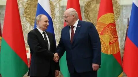 Лукашенко вручил Путину картину с Валаамом