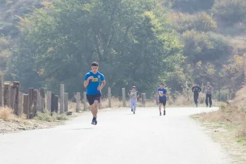 Махачкала покорила Тарки-Тау: массовый забег и велопробег ко Дню Героя Отечества