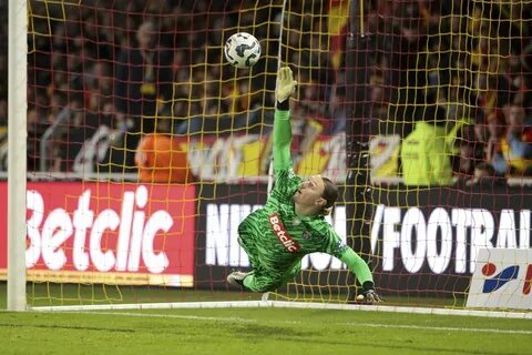 Сафонов отражает пенальти в финале Кубка