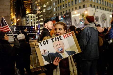 демонстрация актёров с плакатами