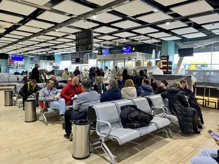 Аэропорт Краснодара приостановил работу из-за снегопада