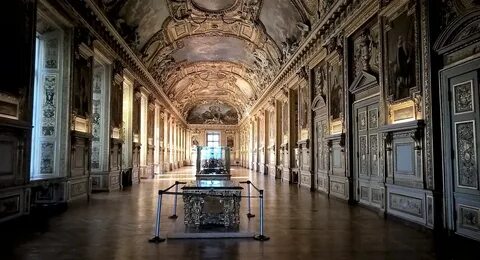 В пригороде Парижа нашли гараж, где прятали драгоценности из ограбленного Лувра