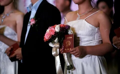 Китайская пара получила $1400 по «страховке любви» после 10 лет отношений