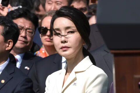 супруга Юн Сок Ёля в суде
