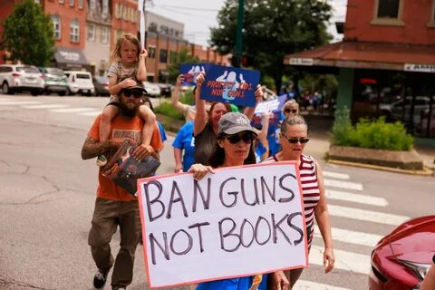 Popcorn Books закрывается после обвинений в ЛГБТ-пропаганде и обысков у «Эксмо»