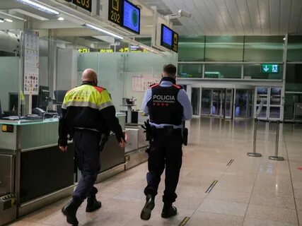 полиция в аэропорту барселоны