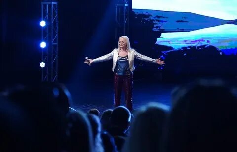 Лариса Долина на концерте