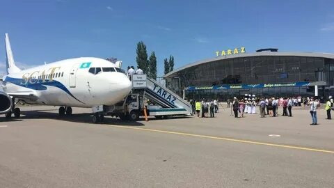 пассажиры в аэропорту Тараза