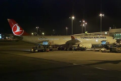 турецкие авиалинии самолет в аэропорту