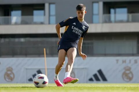 Арда Гюлер остаётся в Реале: Арбелоа сделал выбор несмотря на предложения в 90 млн