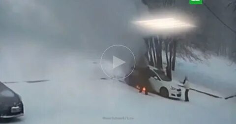 Драма в Иркутске: тренер и прохожие вытащили ребёнка из горящей машины за секунды до взрыва