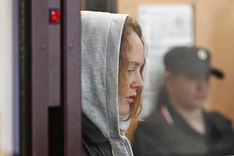 Аглая Тарасова в зале суда