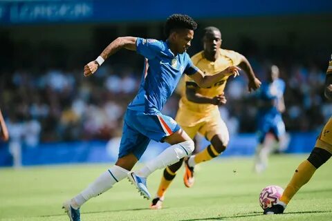 Эстевао празднует гол в матче Челси против Кристал Пэлас