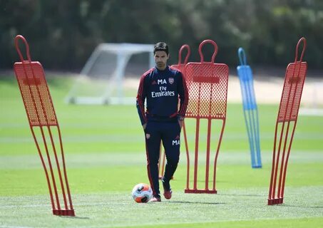 Микель Артета на тренировке Арсенал