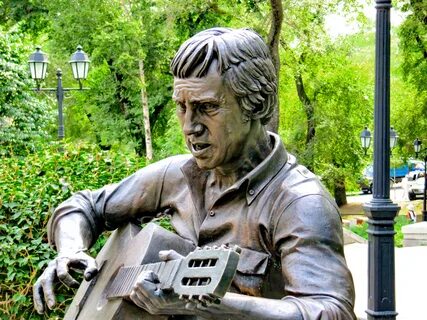 Владивосток памятник Высоцкому