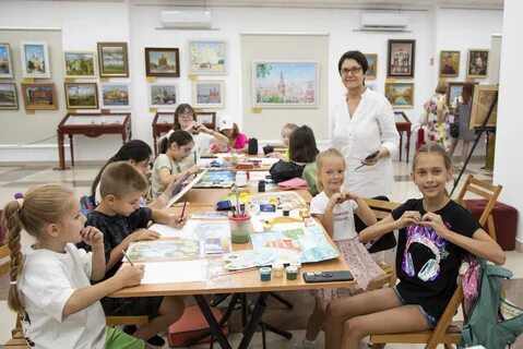 Тамбовская школьница стала «Звездой Артека» с песней о любви к отцу