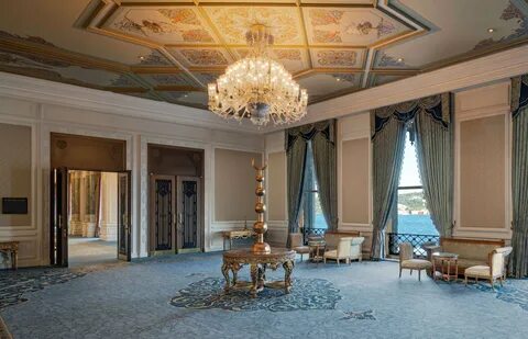интерьер апартаментов Kempinski с золотой отделкой