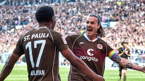 футболисты санкт-паули на тренировке