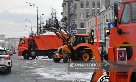 снегоуборочная техника на улицах