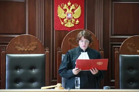 судья за чтением приговора