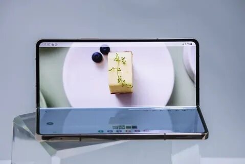 складной смартфон Samsung с защитным шарниром