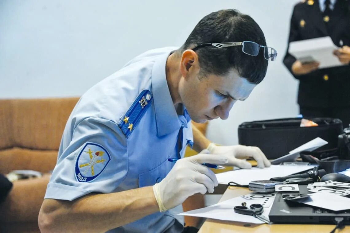 следователи работают за документами