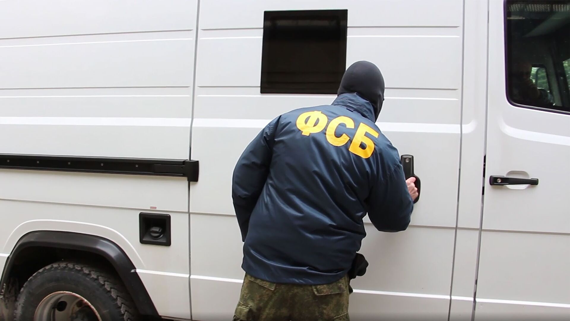 сотрудники фсб обыск
