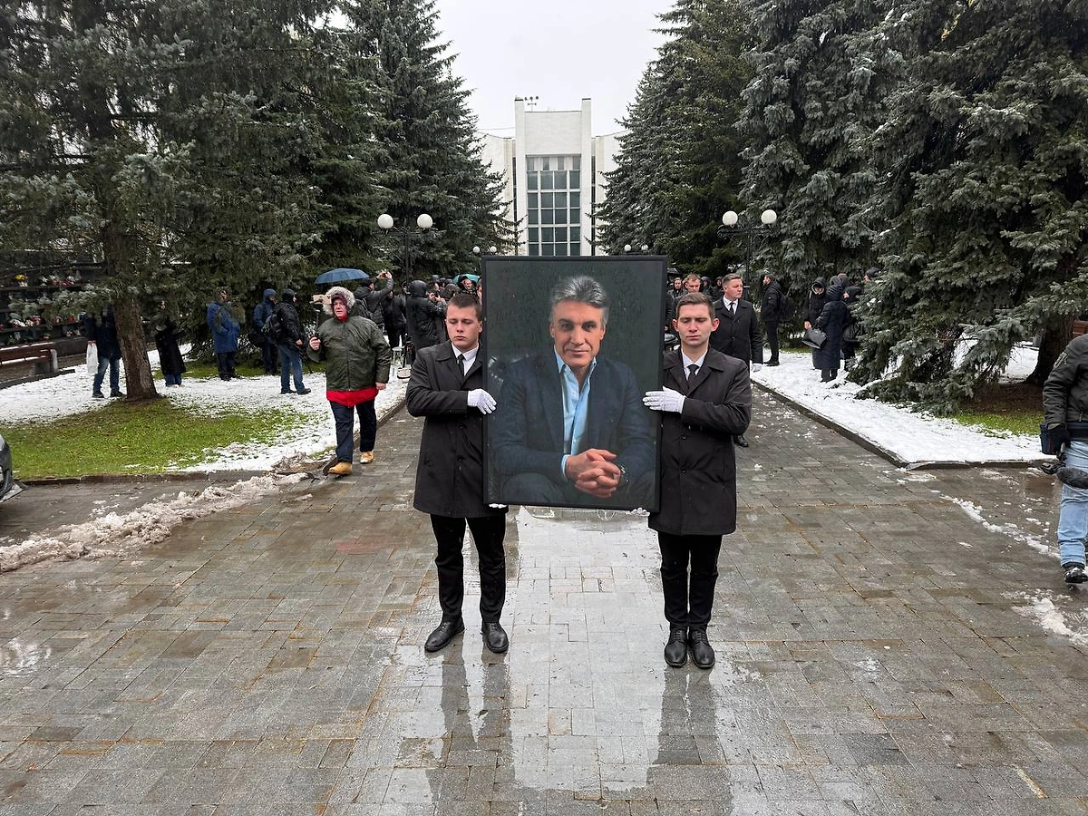прощание с Алексеем Пимановым в Троекуровском