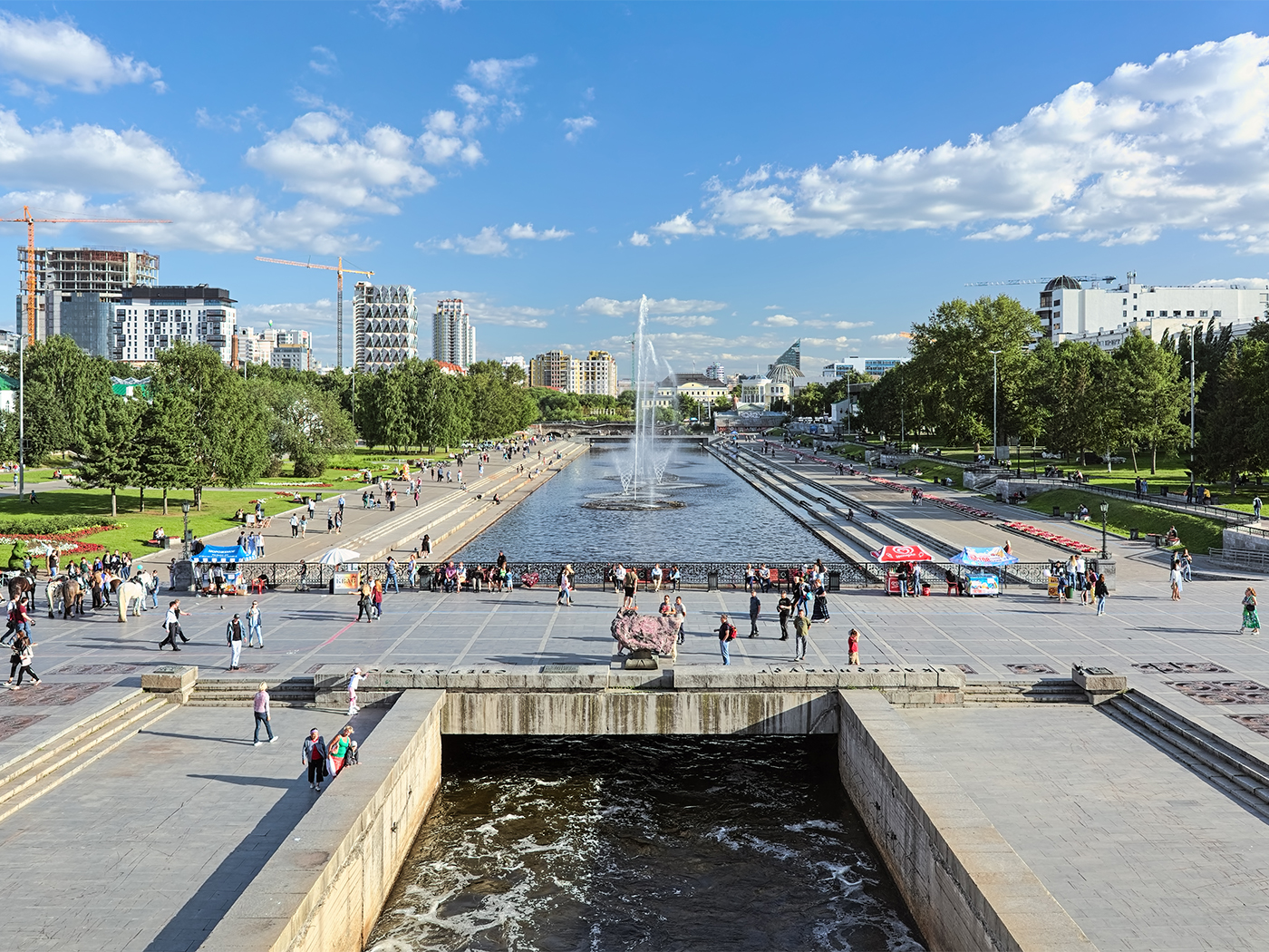 ветер на площади в екатеринбурге