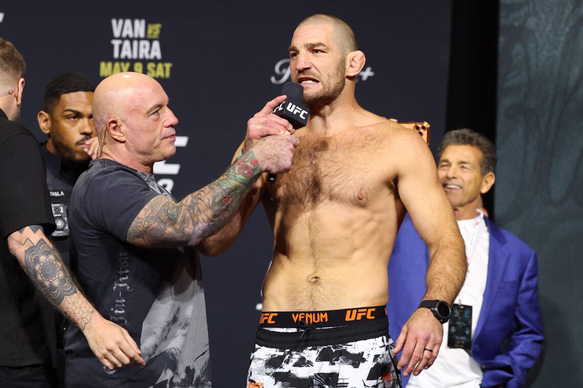 Бойцы UFC на взвешивании