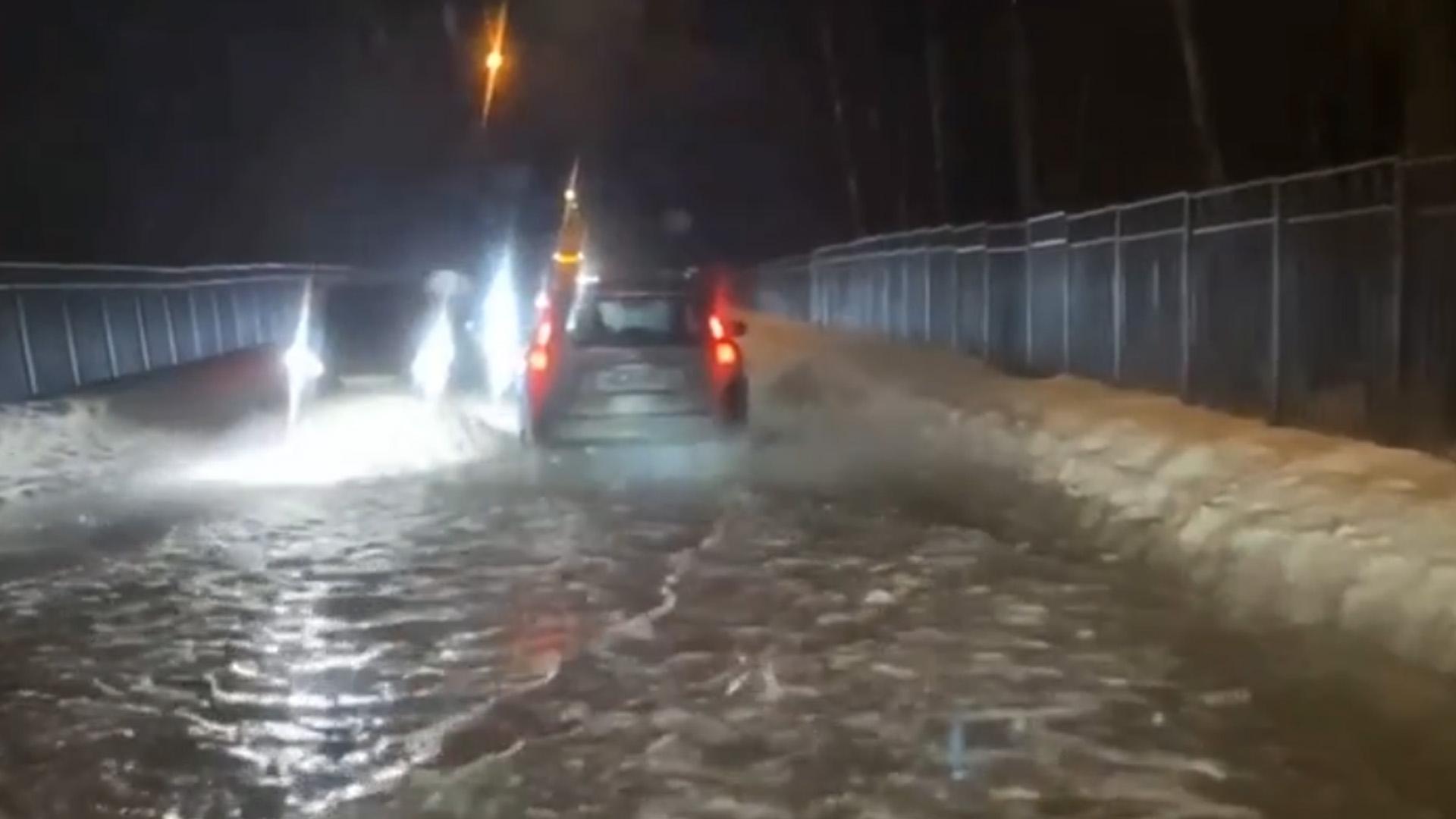 затопленная улица в Москве