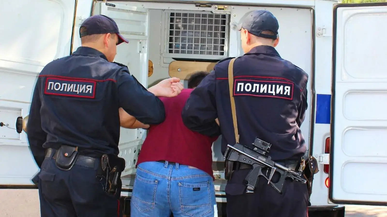 полицейские на месте задержания