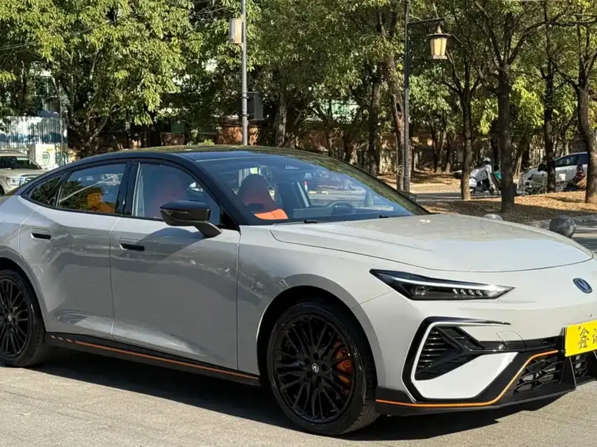 Changan Uni-V 2026 рестайлинг передний вид
