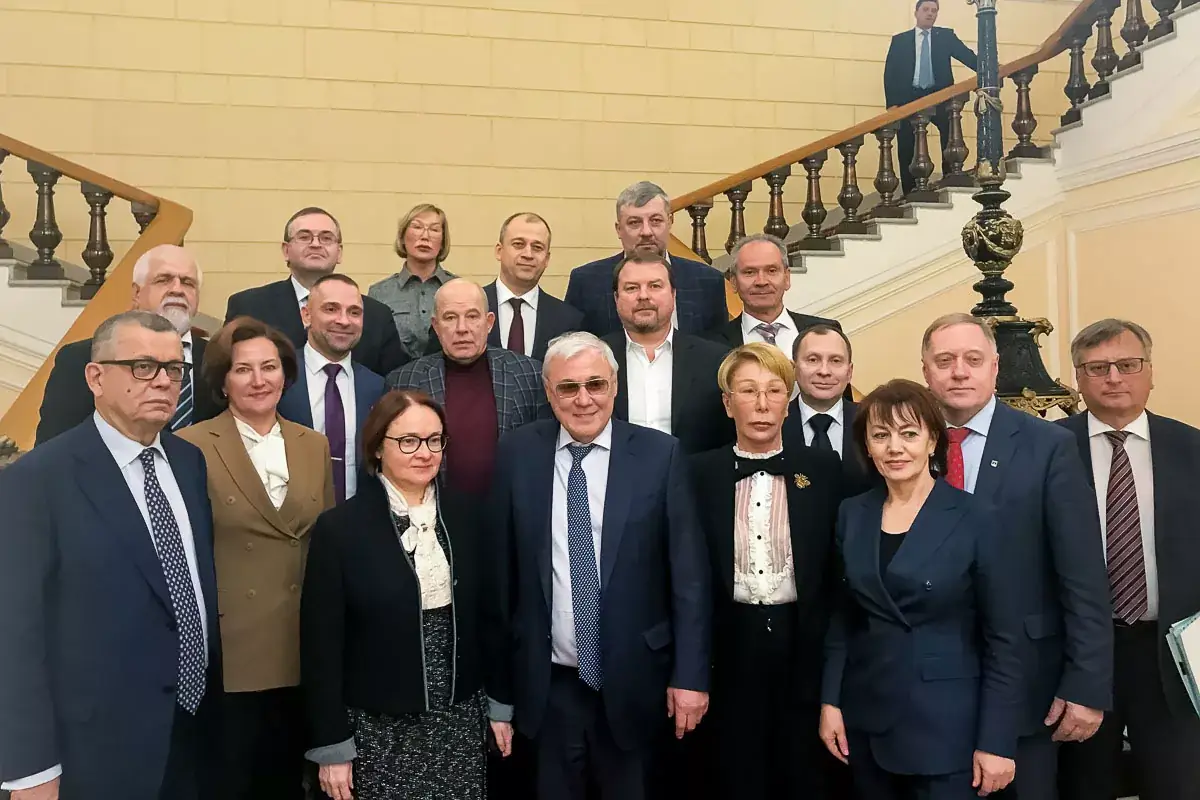 сотрудник ЦБ на заседании