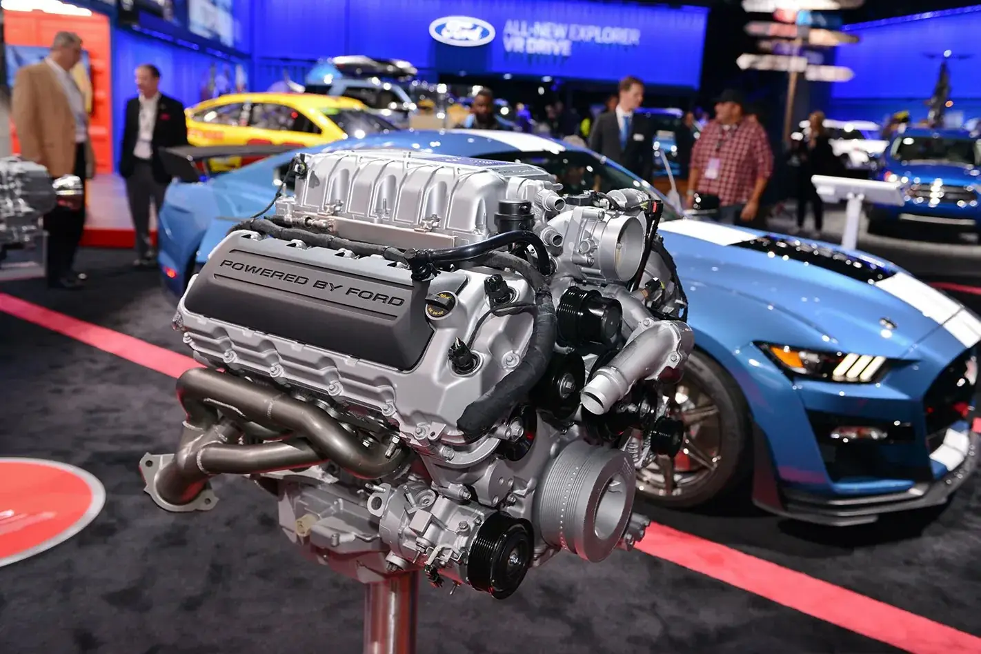 мощный двигатель v8 в mustang shelby gt500 cr
