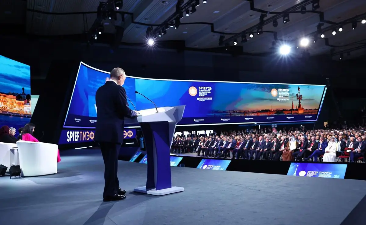 владимир путин выступает на пленарном заседании пмэф